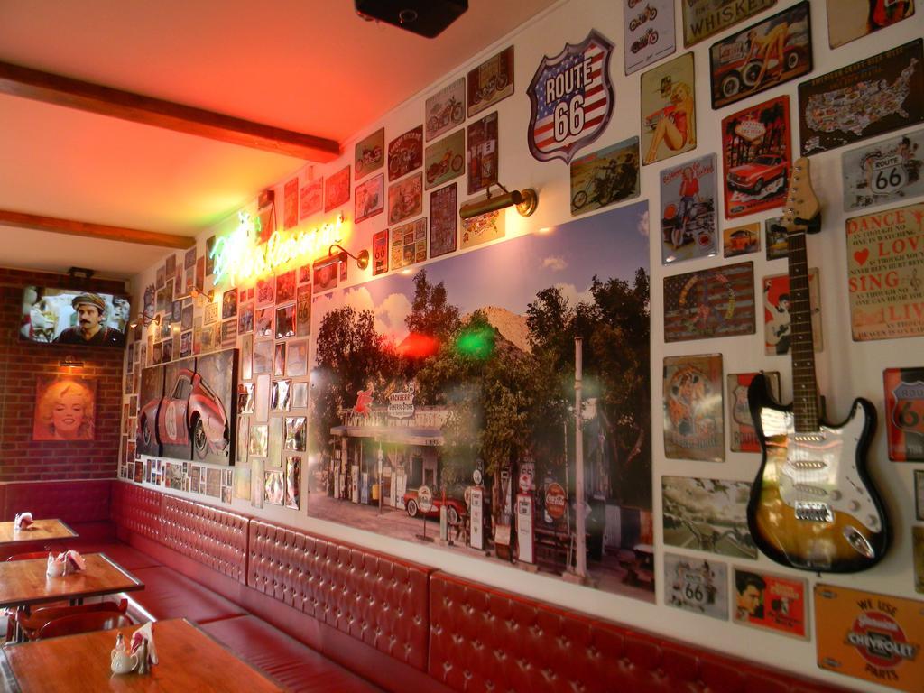 במוטל Mikołajki Prohibicja Peter'S Pub מראה חיצוני תמונה