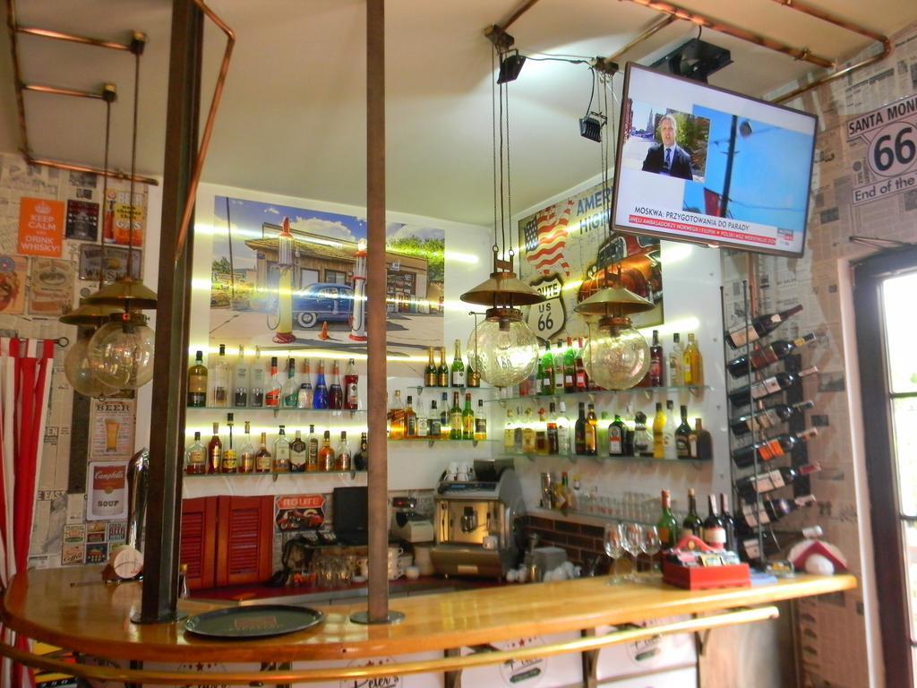 במוטל Mikołajki Prohibicja Peter'S Pub מראה חיצוני תמונה