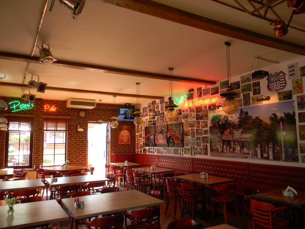במוטל Mikołajki Prohibicja Peter'S Pub מראה חיצוני תמונה