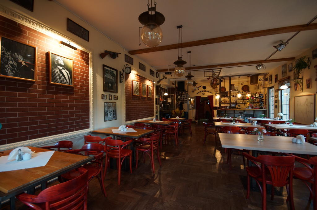 במוטל Mikołajki Prohibicja Peter'S Pub מראה חיצוני תמונה